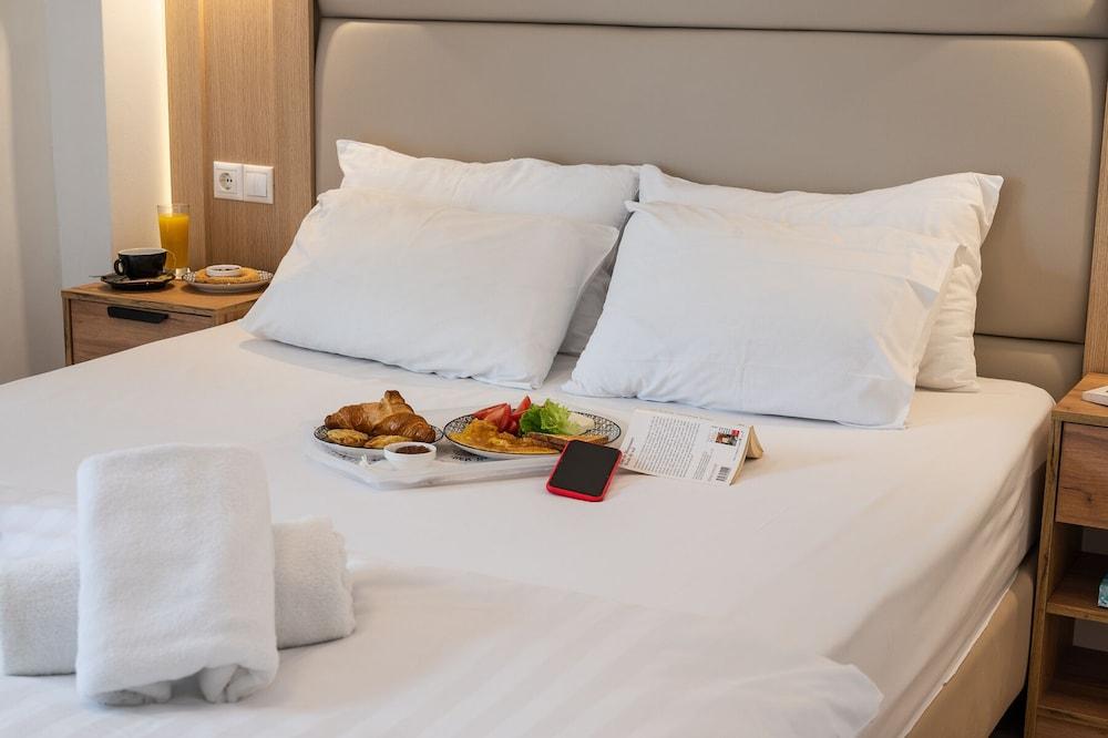 Tier Collection Hotel Athena Bagian luar foto