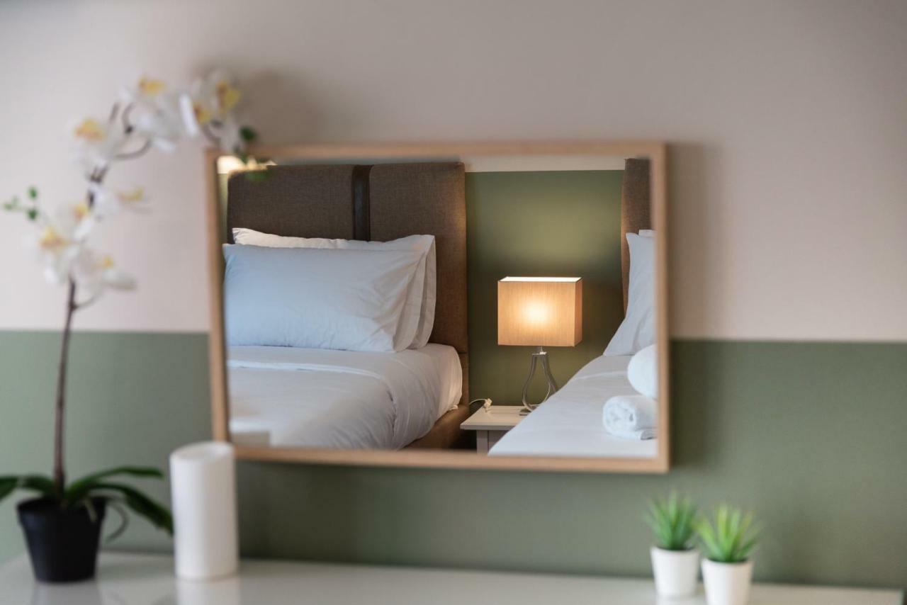 Tier Collection Hotel Athena Bagian luar foto